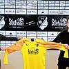 Neu beim FC Wittlingen. Teammanager Antonio Ratto (links) begrüßt den neuen Torhüter Alexandre Danelion beim Landesligisten im Kandertal.