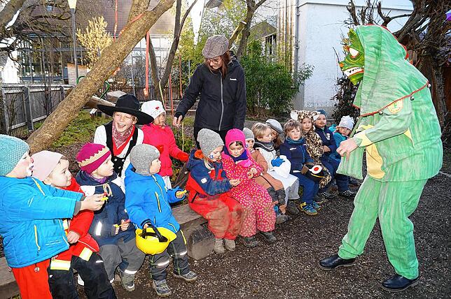 Bild 1: Bilder vom Frickinger Narrenbaumstellen