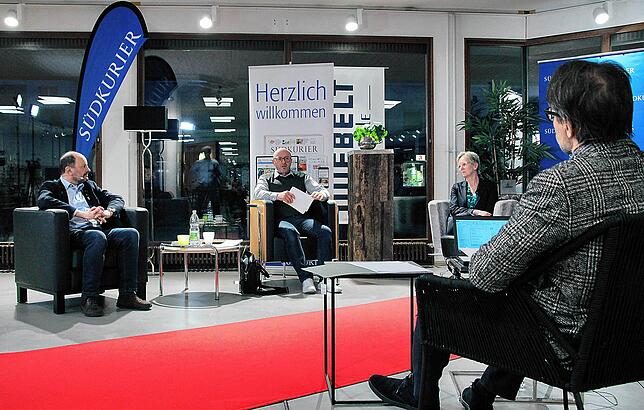 Bild 6: Bürgermeister, Schulleiterin, Mikrobiologe, Hausarzt, Kreishandwerksmeister &ndash; so lief die Livediskussion des SÜDKURIER in Villingen zur Coronakrise