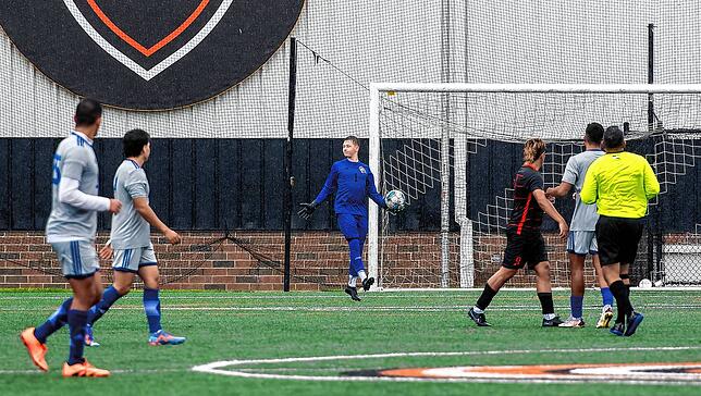 26 Sportarten werden beim Indiana Institute of Technology in Fort Wayne im US-Bundesstaat Indiana angeboten. Für Lennart Wider (in Blau) ...