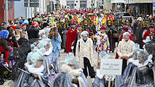 Bild : So bunt ist die Zeller Fasnet beim großen Sonntagsumzug der Narrizella