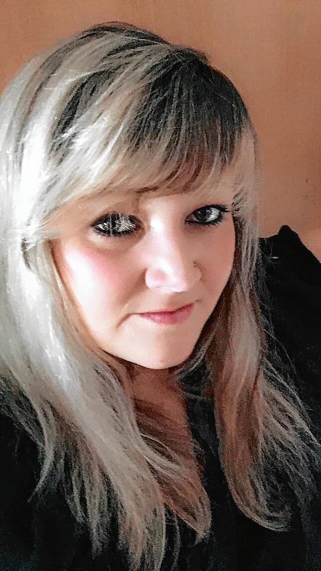 Stephanie Fischer, 33, aus Schwenningen, ist von der Mundschutzpflicht wegen ihres Asthmas befreit.