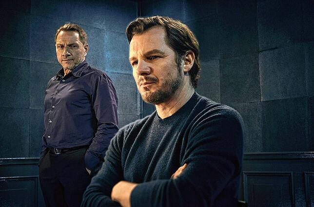 Sebastian Bootz (Felix Klare, vorne) und Thorsten Lannert (Richy Müller) liegt bei ihrem aktuellen Fall ein Video vor, das nicht so ...