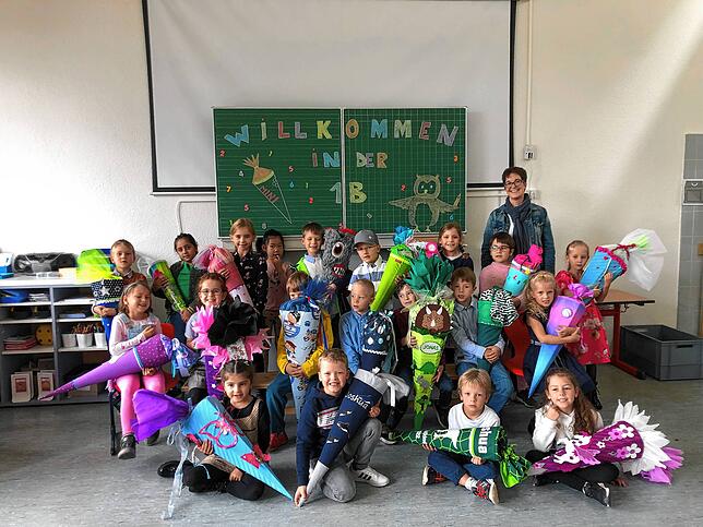 Die Klasse 1b der Warenbergschule mit Klassenlehrerin Bettina Riegger.
