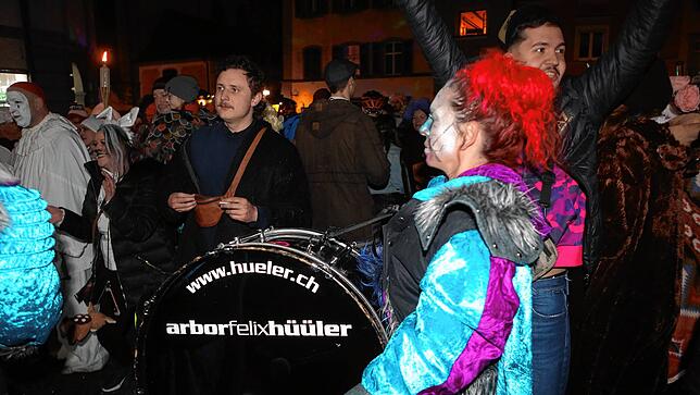 Bild 22: Schmotziger Dunschtig: So bunt ist das närrische Treiben in der Altstadt