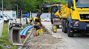 Die Zusatzarbeiten zur Verlegung eines Stromkabels an der B34-Kreuzung in Bad Säckingen sind bereits in vollem Gange.
