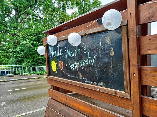 Ein Schild an der Waldshuter Kneipe „Herr Lehmanns“ weißt am Montag, 24. Juli, noch auf die Party nach der OB-Wahl am ...