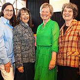 Die Maßschneidermeisterinnen Erika Briesemeister, Rosalinde Sagel-Ott, Anke Freericks und Barbara Hörth (von links) bereiteten die ...