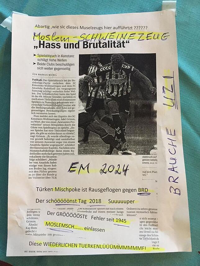 Diese Kopie eines SÜDKURIER-Artikels mit fremdenfeindlichen Parolen wurde am vergangenen Samstag im Briefkasten des Türkischen SV ...