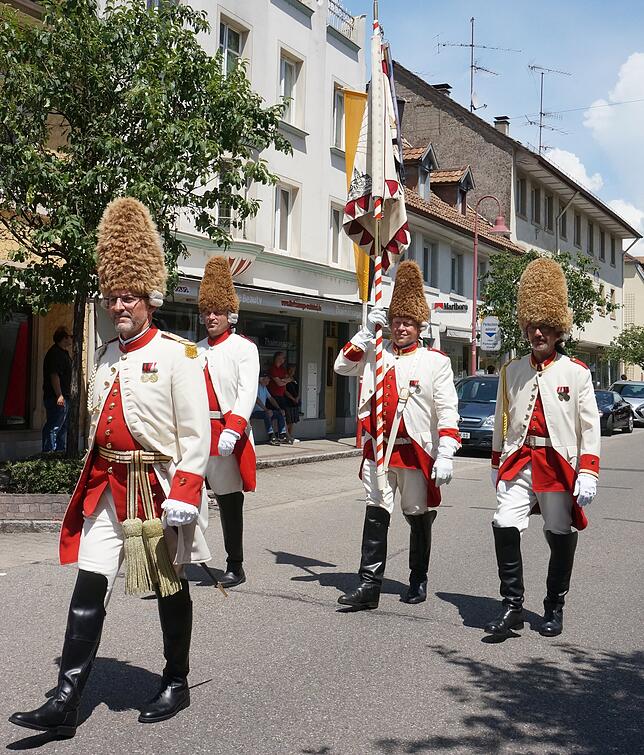 Bild 7: Schwyzertagsumzug in Tiengen 7.7.19