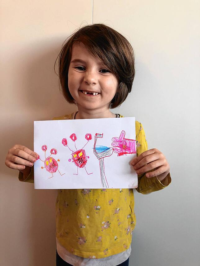 Pauline, fünf Jahre alt, hat ein Bild von den Viren und vom Händwaschen gemalt.