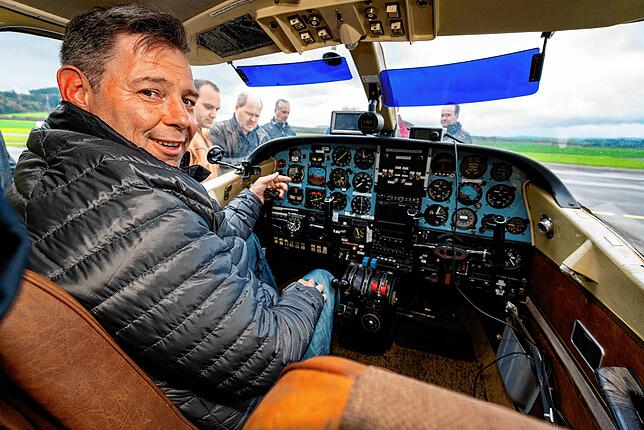 Pilot Holger Micon im Cockpit des Hagelfliegers. Bild: Hans-Jürgen Götz