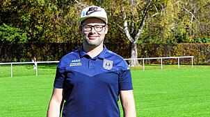 Oliver Wittich, Trainer des TuS Immenstaad, freut sich über den 2:1-Sieg seiner Mannschaft gegen den FV Walbertsweiler-Rengetsweiler.