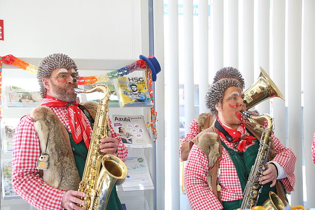 Bild 19: Narren besuchen an Rosenmontag die SÜDKURIER-Redaktion (Teil 1)