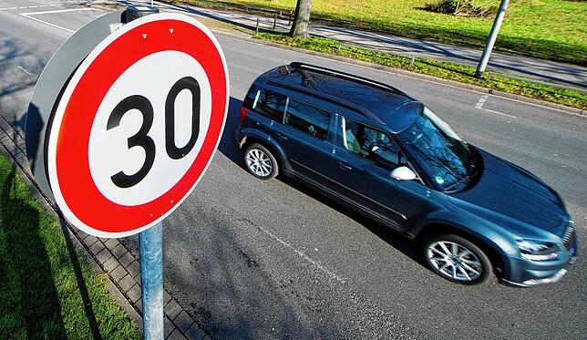 Mehr Tempo 30 auf den Straßen der Doppelstadt wünschen sich offenbar die Grünen im Gemeinderat Villingen-Schwenningen.