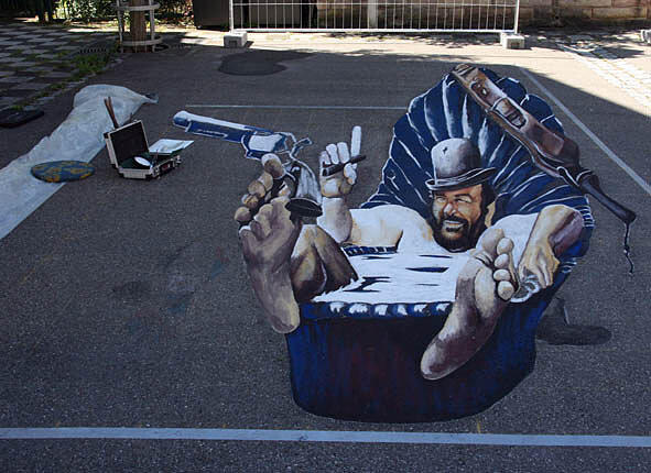 Beim 5. Blumberger Street-Art-Festival grüßte Bud Spencer neben der SÜDKURIER-Redaktion aus der Badewanne. Das Bild malte Rebecca ...