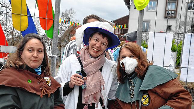 Strengen Kontrollen mussten sich die Närrinnen und Narren unterziehen, wenn sie mit den &bdquo;Närrischen Friedli&ldquo; vor der ...
