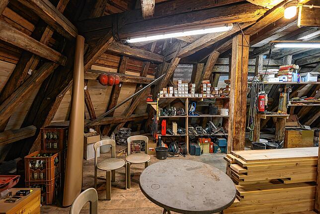Handwerkerbereich im Dach des Chorschiffes. In diesem Bereich finden aktuell die Eindeckarbeiten statt.