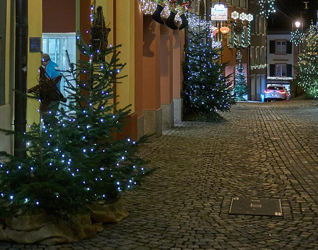 Üppig: In der Laufenburger Altstadt sorgen rund 80 Bäum für festliche Stimmung. Diese kommen seit rund 30 Jahren aus eigenem Anbau.