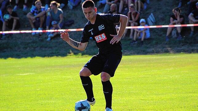 Abwehrspieler Jonas Busam spielte schon für den kommenden Gegener Oberachern und weiß, was auf seine Mannschaft zukommt. Bild: Katlenbach