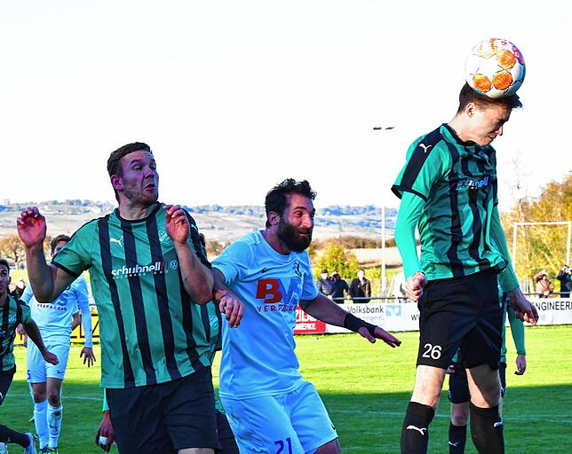 Bild 41: FC Zell übernimmt mit dem 2:1 beim FC Erzingen die Tabellenführung &ndash; und wir haben die Bilder!
