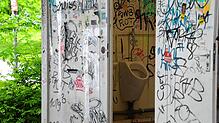 Der WC-Container im Herosé-Park – die Besucher haben Spuren darauf hinterlassen.