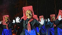 Bild : In Konstanz erwacht die Fasnacht 2025: Riedhexen und Schneeschreck tanzen durch den Wald