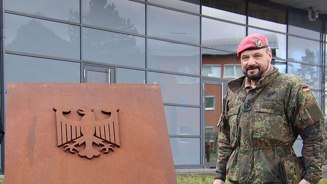 Abschied: Oberst Andreas Schmand beendet am 20. März mit dem offiziellen Übergabeappell nach 40 Jahren seine aktive Bundeswehrzeit. Zwei ...