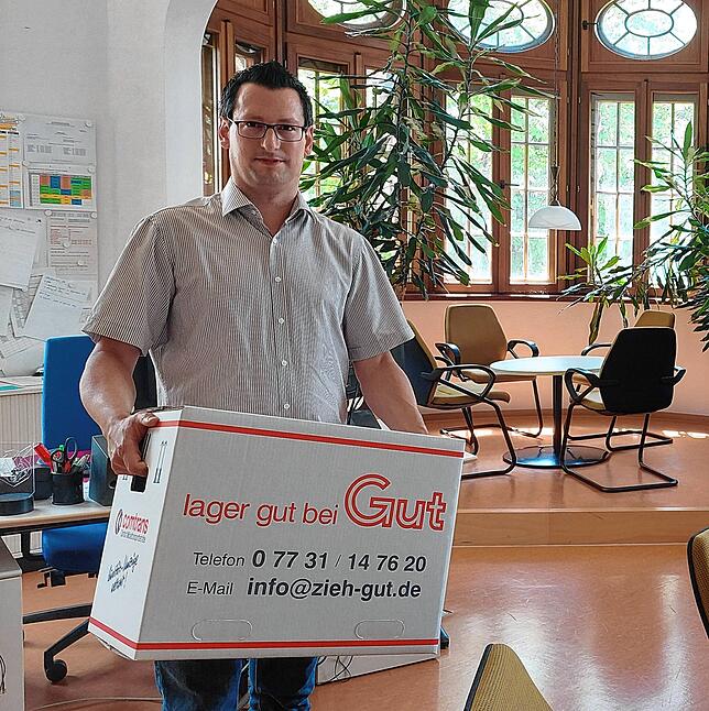 Der kommissarische Schulleiter Dirk Geschke packt Kartons: Dieses Büro im Erkerzimmer verlässt er zum Schuljahresende. Er wird ...