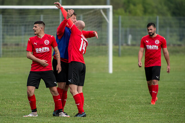 Bild 2: FC 08 Bad Säckingen feiert glücklichen 2:0-Derbysieg beim SV Obersäckingen &ndash; und wir haben Bilder!