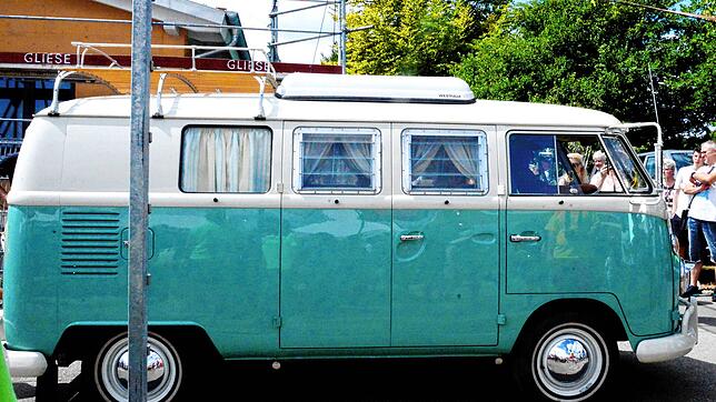 So ein &sbquo;Bulli&lsquo; aus den 60er Jahren hat zum Käfertreffen in Volkertshausen so manches Autofahrerherz erfreut und viele ...