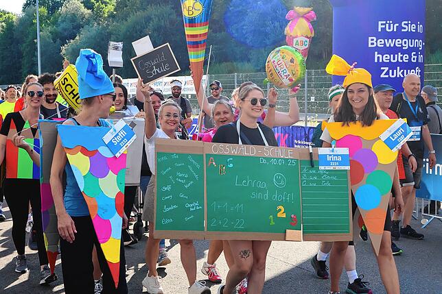 Einen Kreativpreis gab es für das Team der August-Friedrich-Osswald-Schule in Friedrichshafen, das sich als Schulklasse verkleidet hatte.