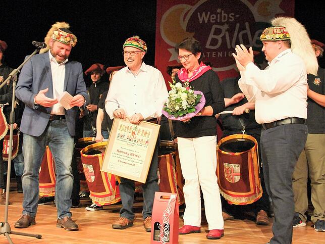 Bild 10: Die Weibsbilder der Narrizella Ratoldi eröffneten im Milchwerk mit 400 Gästen die Fasnacht-Saison