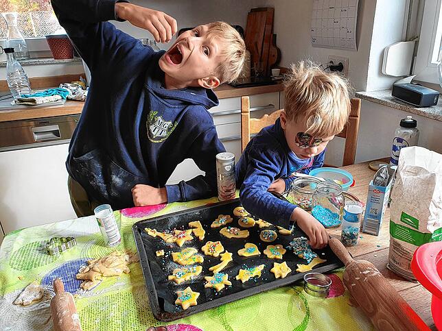 Mit Ausstecherle macht die Weihnachtsbäckerei auch im November schon Spaß.