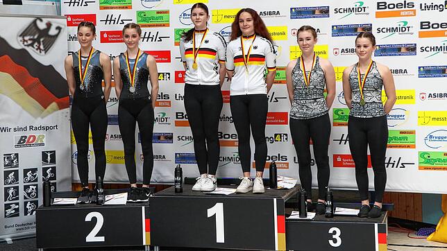 Ganz oben auf dem Treppchen: Letizia Daudey (links) und Sofia Baier vom RV Lottstetten gewannen in Schwenningen den Deutschen ...