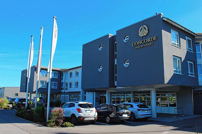Bald ist auch der Schriftzug vor dem ehemaligen Hotel Concorde weg. Dann steht dort der neue Name: „Sombea“.