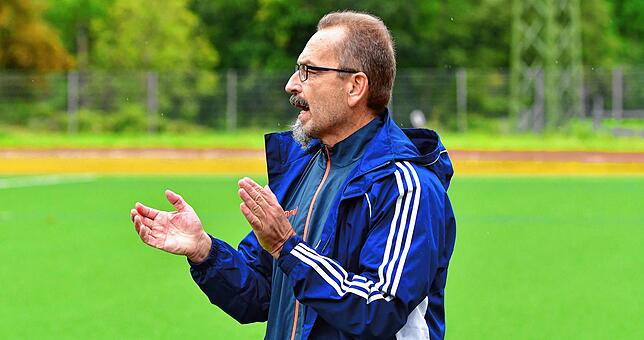 Toller Einstand: Interimstrainer Hanspeter Schlagenhof gewann mit der bis dahin sieglosen U23 des FV Lörrach-Brombach ausgerechnet beim ...