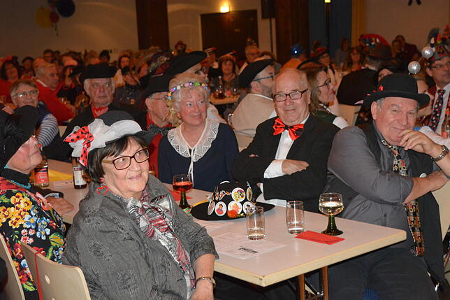 Bild 15: Dreckkübelgschwätz in Markdorf: Bilder der Akteure auf der Bühne