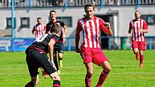 Aaron Sättele (Mitte, rotes Trikot) wechselte zu Beginn der Saison vom Bezirksligisten SG Reichenau/R.-Waldsiedlung zum SC ...