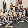 Sie freuen sich auf den Wettbewerb und wünschen sich gegenseitig den Sieg: die zwölf Miss-Tuning-Finalistinnen ganz entspannt in ihrer ...