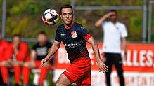 Erleichterung und Erinnerung: Yannik Lais schickte nach dem gesicherten Ligaverbleib des FC Schönau einen stillen Gruß &bdquo;nach ...