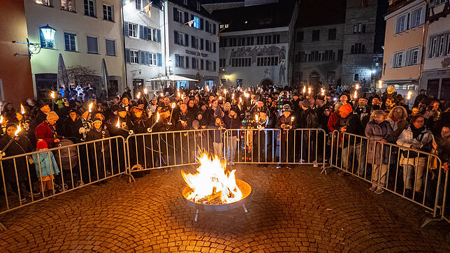 Bild 11: In Überlingen beerdigen Narren die fünfte Jahreszeit mit einem grandiosen Höhepunkt!