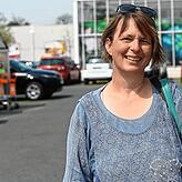 Elke Bernhardt aus Markdorf war gerade einkaufen und verlässt sonst nur selten das Haus: „Mich würde interessieren, was die ...