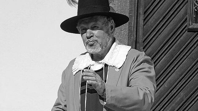 Heinrich Dold 2005 in der Tracht des Hauensteinischen Einungsmeisters.