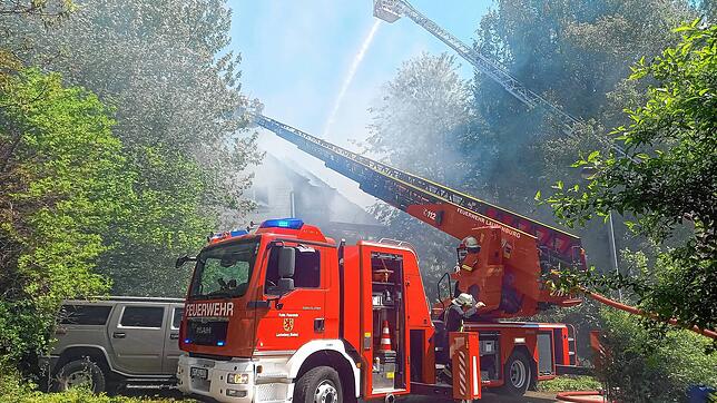 Bild 9: Wohnhaus in Flammen: So dramatisch war der Einsatz im Laufenburger Ortsteil Rotzel – die Bilder