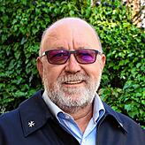 Der Fahrschullehrer Wolfgang Rüdiger appelliert an alle Radfahrer, durch die Beleuchtung am Fahrrad sowie helle Kleidung dafür zu ...