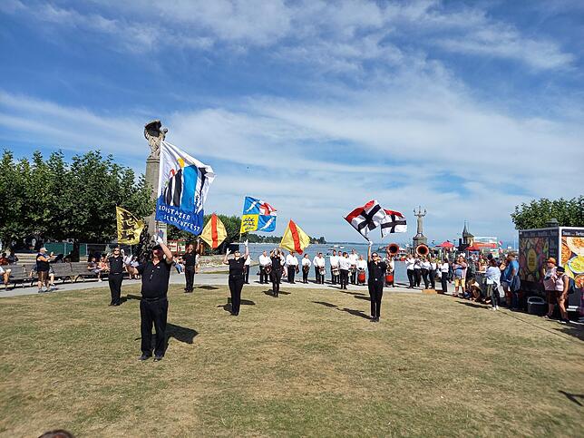 Bild 29: Erste Bilder vom Festgelände! In Konstanz kommen mehr und mehr Besucher zum Seenachtfest