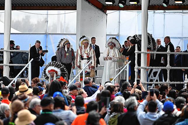 25. Juli 2022: Auf seiner Kanada-Reise entschuldigt sich Franziskus für die Gewalt an der indigenen Bevölkerung und benennt die Christen ...