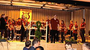 Dirigentin Kathrin Steiner und ihre Jugendkapelle Sauldorf-Wald zeigen wie Musik verbindet und wie Kinder und Jugendlichen mit Freude ...