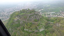 Blick aus dem Hubschrauber auf die Stelle des Felssturzes an der Westwand der Burgruine: Ein Besuch des Hohentwiel ist derzeit aus ...